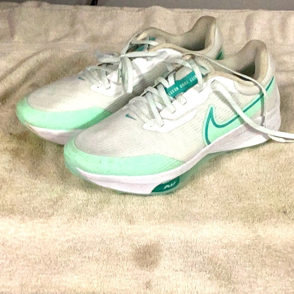 Nike Infinity Tour Next Golf shoes